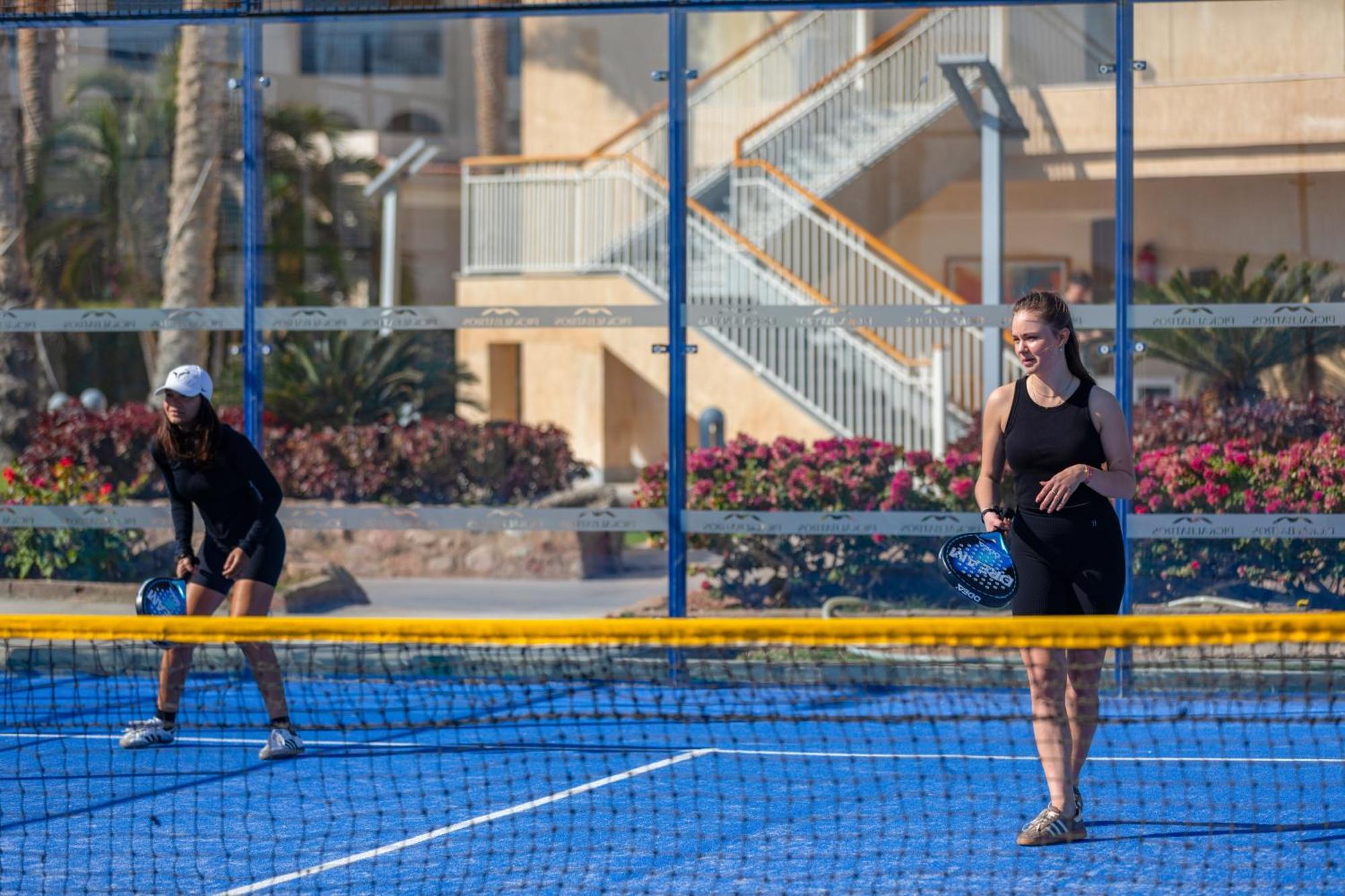 Pickalbatros Royal Moderna Sharm "Aqua Park" Hotel Exterior photo A paddle tennis match
