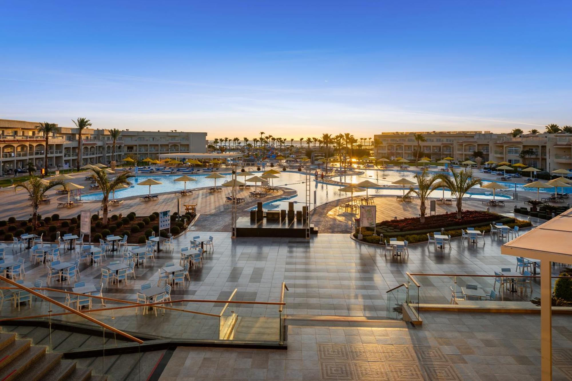 Pickalbatros Royal Moderna Sharm "Aqua Park" Hotel Exterior photo Hilton Sharm El Sheikh Resort