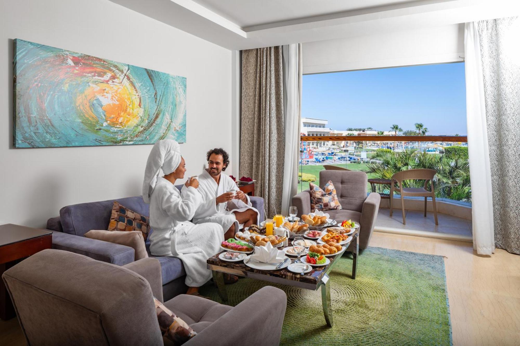 Pickalbatros Royal Moderna Sharm "Aqua Park" Hotel Exterior photo Family Suite