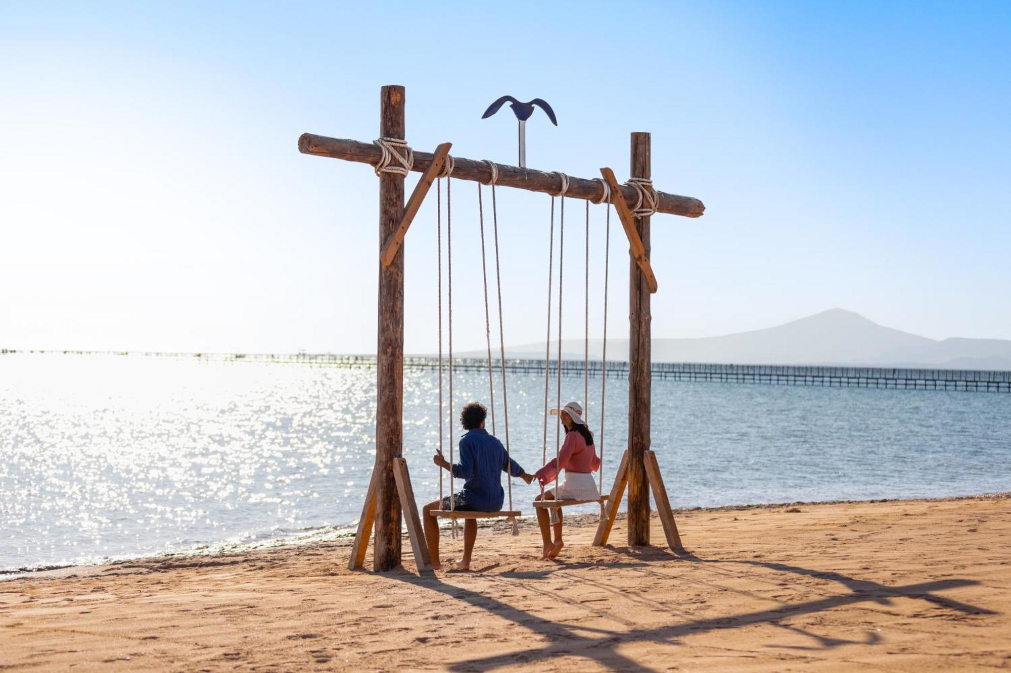 Pickalbatros Royal Moderna Sharm "Aqua Park" Hotel Exterior photo A swing at the beach
