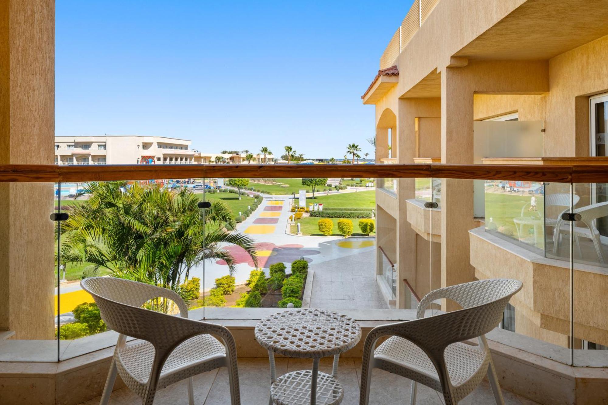 Pickalbatros Royal Moderna Sharm "Aqua Park" Hotel Exterior photo